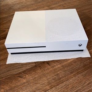 Xbox one S for 190$ lowest I’ll do is 170$.